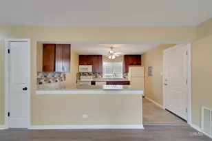 32 N Main St, Glen Ellyn, IL 60137 - Photo 5