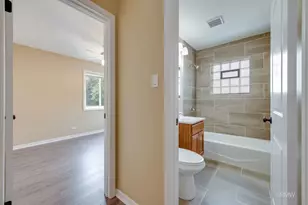 32 N Main St, Glen Ellyn, IL 60137 - Photo 11