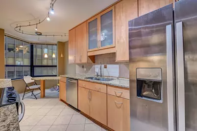 400 E Ohio Street #801, Chicago, IL 60611 - Photo 5