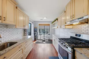 831 E Carriage Ln, Palatine, IL 60074 - Photo 3