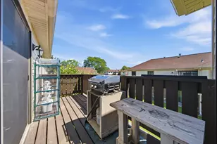 831 E Carriage Ln, Palatine, IL 60074 - Photo 25