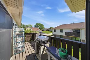 831 E Carriage Ln, Palatine, IL 60074 - Photo 15