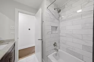 831 E Carriage Ln, Palatine, IL 60074 - Photo 7