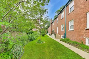 2417 W Fitch Ave, Chicago, IL 60645 - Photo 17