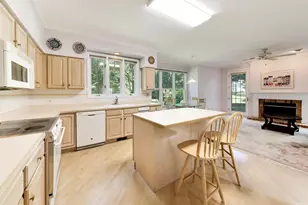2107 Norwich Ct, Glenview, IL 60026 - Photo 9