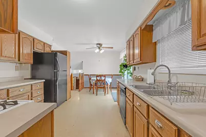2504 W Fairview Lane, McHenry, IL 60051 - Photo 13