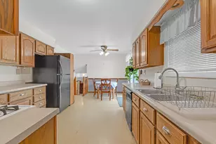2504 W Fairview Ln, McHenry, IL 60051 - Photo 13