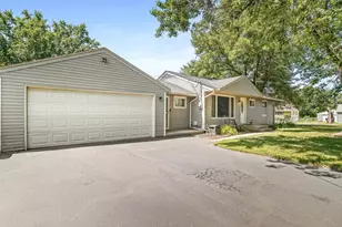 401 Belting Ct, Machesney Park, IL 61115 - Photo 5