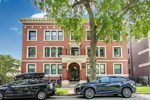 3735 S Lake Park Ave, Chicago, IL 60653 - Photo 1