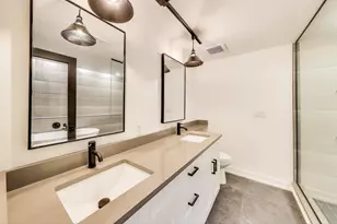3735 S Lake Park Ave, Chicago, IL 60653 - Photo 23