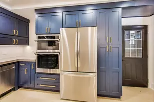 3735 S Lake Park Ave, Chicago, IL 60653 - Photo 9