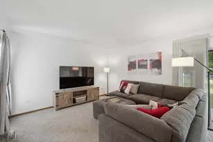 951 Manchester Cir, Schaumburg, IL 60193 - Photo 5
