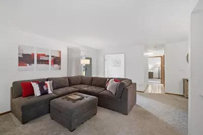 951 Manchester Circle #951, Schaumburg, IL 60193 - Photo 3