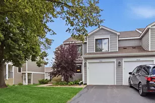 951 Manchester Cir, Schaumburg, IL 60193 - Photo 1