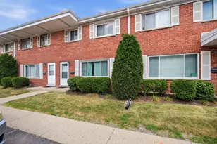 1150 N Boxwood Dr, Mount Prospect, IL 60056 - Photo 1