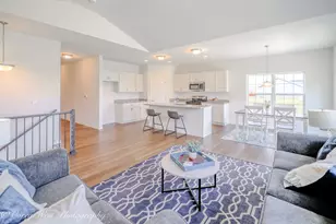 300 N Aspen Dr, Cortland, IL 60112 - Photo 19