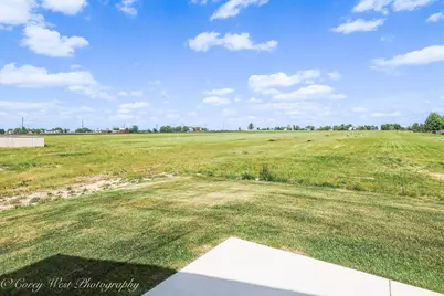300 N Aspen Drive, Cortland, IL 60112 - Photo 49