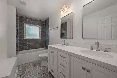[Address not provided], Des Plaines, IL 60016 - Photo 15