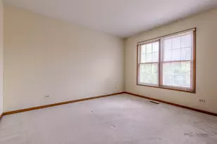 8 N Old Creek Rd, Vernon Hills, IL 60061 - Photo 43