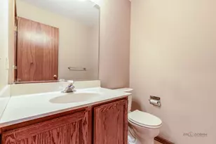 8 N Old Creek Rd, Vernon Hills, IL 60061 - Photo 37
