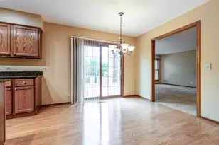 8 N Old Creek Rd, Vernon Hills, IL 60061 - Photo 29