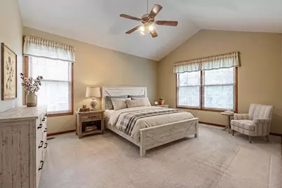 8 N Old Creek Road, Vernon Hills, IL 60061 - Photo 15