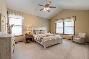 8 N Old Creek Rd, Vernon Hills, IL 60061 - Photo 15