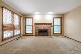 8 N Old Creek Rd, Vernon Hills, IL 60061 - Photo 35