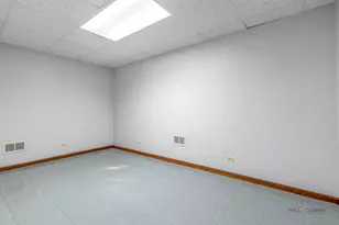8 N Old Creek Rd, Vernon Hills, IL 60061 - Photo 49