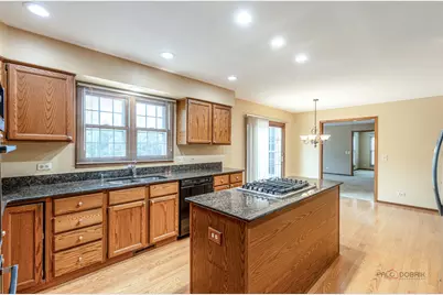 8 N Old Creek Road, Vernon Hills, IL 60061 - Photo 33