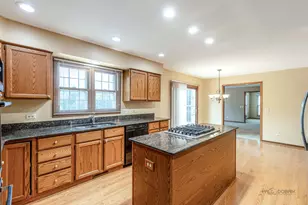 8 N Old Creek Rd, Vernon Hills, IL 60061 - Photo 33