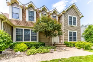 8 N Old Creek Rd, Vernon Hills, IL 60061 - Photo 3