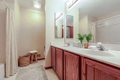 8 N Old Creek Road, Vernon Hills, IL 60061 - Photo 19