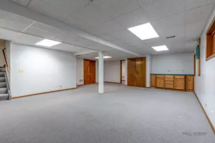 8 N Old Creek Rd, Vernon Hills, IL 60061 - Photo 47