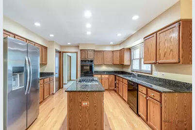 8 N Old Creek Road, Vernon Hills, IL 60061 - Photo 31