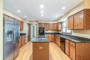 8 N Old Creek Rd, Vernon Hills, IL 60061 - Photo 31