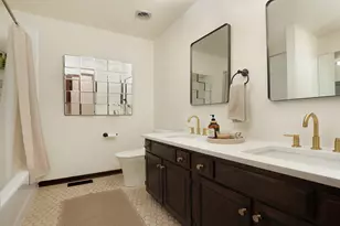 195 Clover Hill Ln, North Barrington, IL 60010 - Photo 11