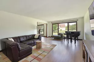195 Clover Hill Ln, North Barrington, IL 60010 - Photo 7