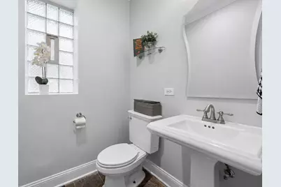 1915 W Wolfram Street, Chicago, IL 60657 - Photo 11