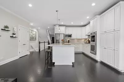 1915 W Wolfram Street, Chicago, IL 60657 - Photo 17