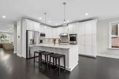 1915 W Wolfram Street, Chicago, IL 60657 - Photo 15