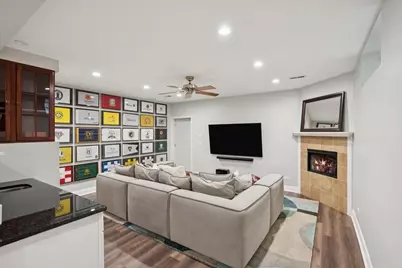 1915 W Wolfram Street, Chicago, IL 60657 - Photo 37