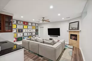 1915 W Wolfram St, Chicago, IL 60657 - Photo 37