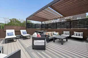 1915 W Wolfram St, Chicago, IL 60657 - Photo 43