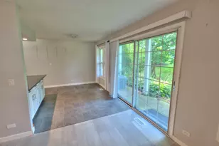 1850 Pebble Beach Cir, Elk Grove Village, IL 60007 - Photo 5