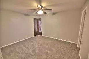 1850 Pebble Beach Cir, Elk Grove Village, IL 60007 - Photo 9