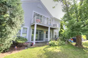 1850 Pebble Beach Cir, Elk Grove Village, IL 60007 - Photo 11