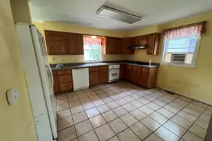 468 N Lakeshore Dr, Mundelein, IL 60060 - Photo 3