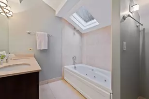 1454 N Wieland St, Chicago, IL 60610 - Photo 25