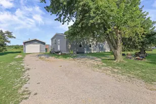 1257 Cedar Creek Dr, Centralia, IL 62801 - Photo 17